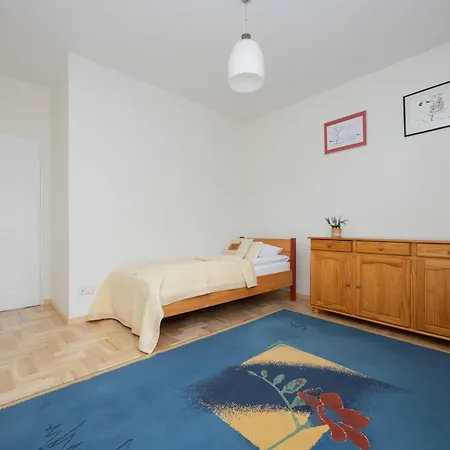 Spacious With 4 Bedrooms And Parking In Warsaw's Ochota By Nolegi Renters