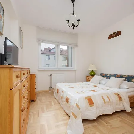 Apartment Spacious With 4 Bedrooms And Parking In Warsaw's Ochota By Nolegi Renters Warsaw