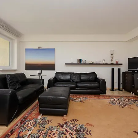 Spacious With 4 Bedrooms And Parking In Warsaw's Ochota By Nolegi Renters *