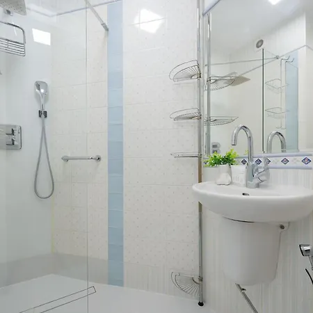 Spacious With 4 Bedrooms And Parking In Warsaw's Ochota By Nolegi Renters Lejlighed