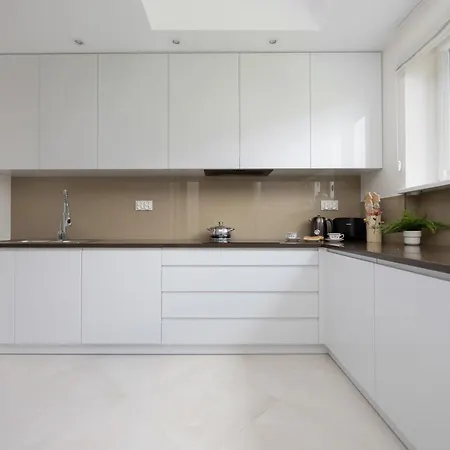 Apartment Spacious With 4 Bedrooms And Parking In Warsaw's Ochota By Nolegi Renters