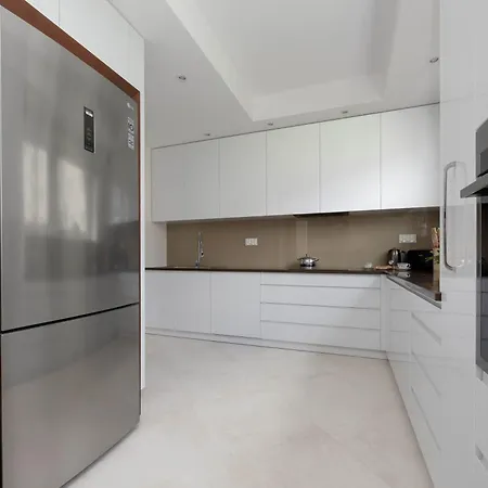 アパート Spacious With 4 Bedrooms And Parking In Warsaw's Ochota By Nolegi Renters *