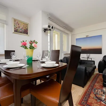 Apartment Spacious With 4 Bedrooms And Parking In Warsaw's Ochota By Nolegi Renters Warsaw