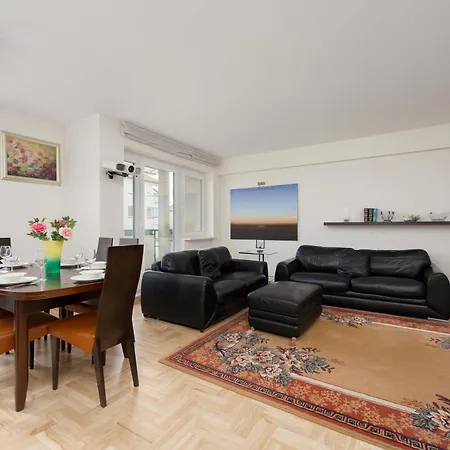 Spacious With 4 Bedrooms And Parking In Warsaw's Ochota By Nolegi Renters