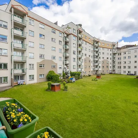 Spacious With 4 Bedrooms And Parking In Warsaw's Ochota By Nolegi Renters アパート ワルシャワ