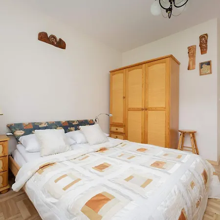 Spacious With 4 Bedrooms And Parking In Warsaw's Ochota By Nolegi Renters * Warsaw