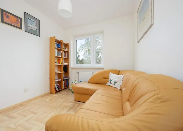 شقة Spacious With 4 Bedrooms And Parking In Warsaw's Ochota By Nolegi Renters وارسو