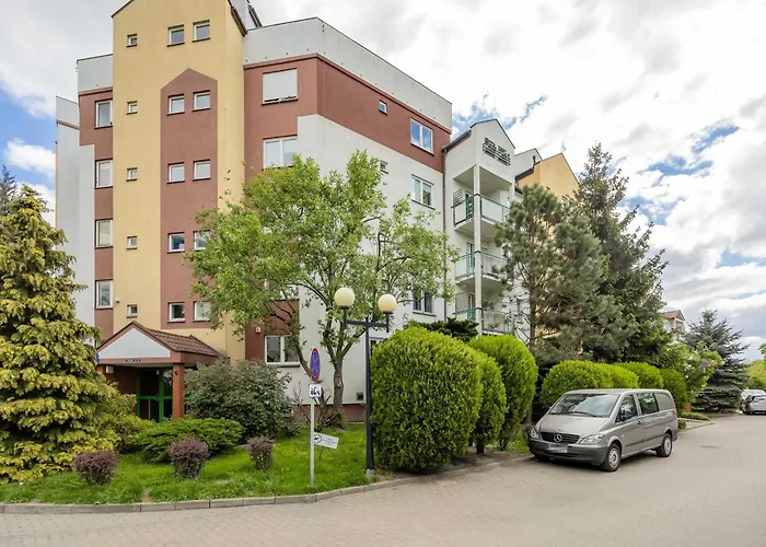 Spacious With 4 Bedrooms And Parking In Warsaw's Ochota By Nolegi Renters * وارسو