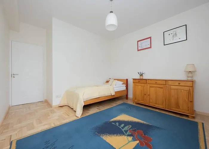 Spacious With 4 Bedrooms And Parking In Warsaw's Ochota By Nolegi Renters