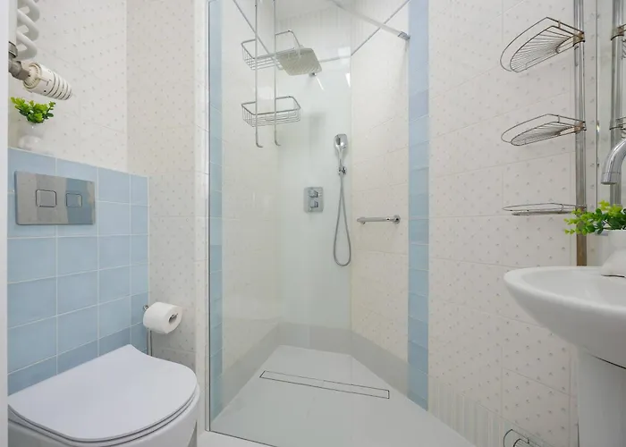 Spacious With 4 Bedrooms And Parking In Warsaw's Ochota By Nolegi Renters شقة وارسو