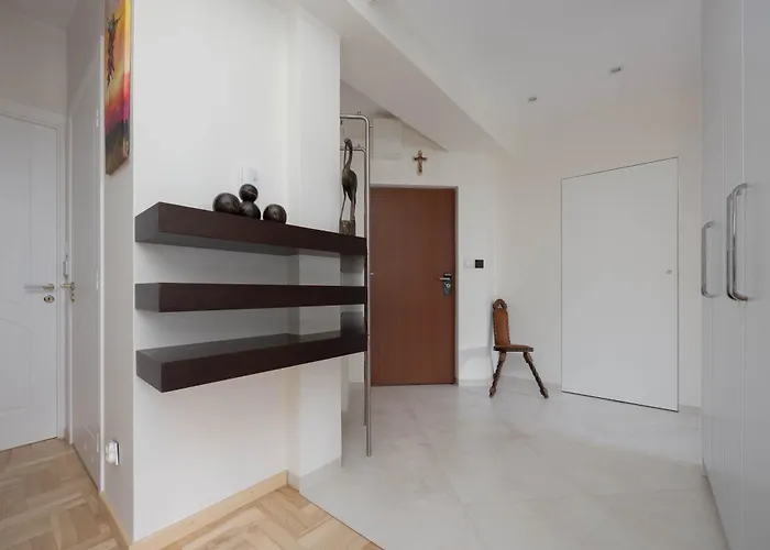 شقة Spacious With 4 Bedrooms And Parking In Warsaw's Ochota By Nolegi Renters وارسو