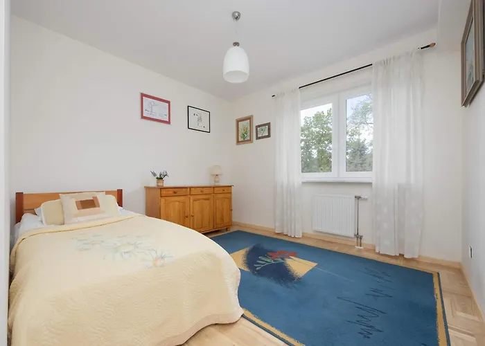 Spacious With 4 Bedrooms And Parking In Warsaw's Ochota By Nolegi Renters *