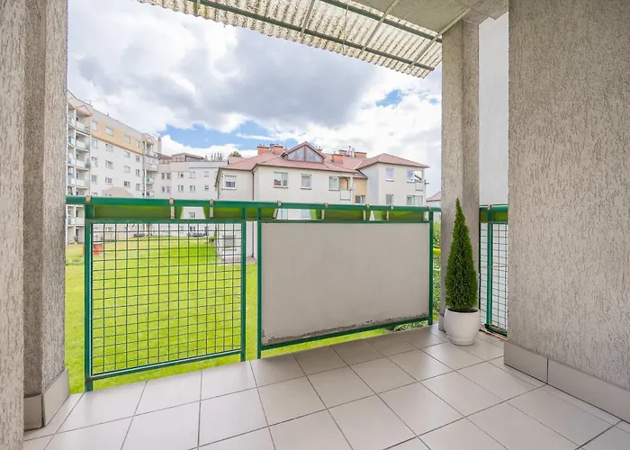 Spacious With 4 Bedrooms And Parking In Warsaw's Ochota By Nolegi Renters شقة