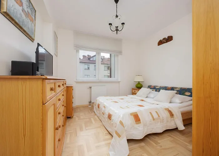 شقة Spacious With 4 Bedrooms And Parking In Warsaw's Ochota By Nolegi Renters وارسو