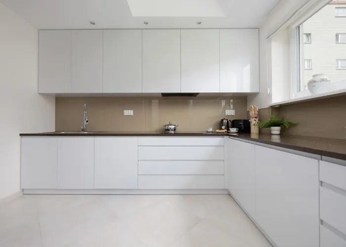 شقة Spacious With 4 Bedrooms And Parking In Warsaw's Ochota By Nolegi Renters