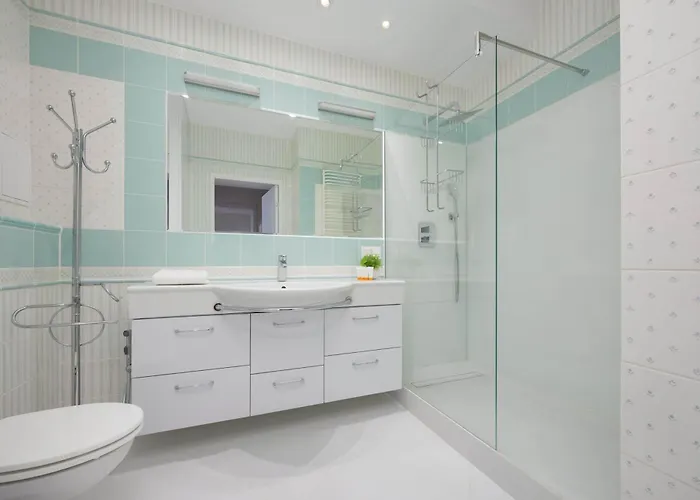 شقة Spacious With 4 Bedrooms And Parking In Warsaw's Ochota By Nolegi Renters