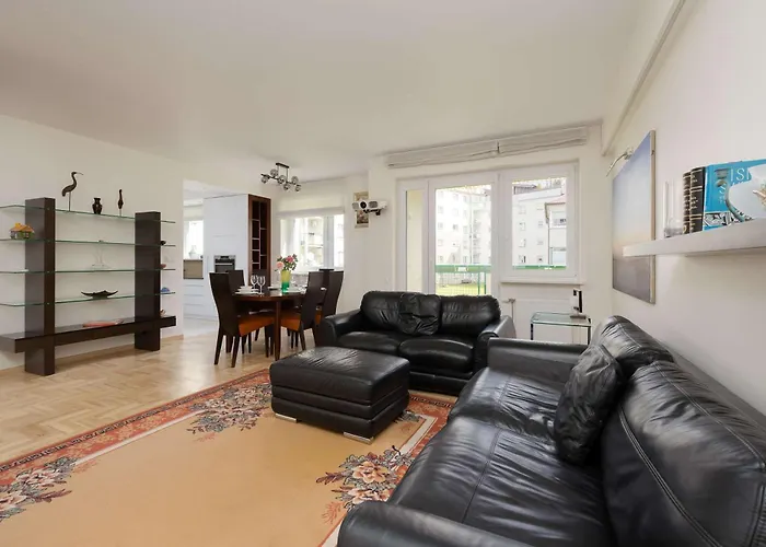 Spacious With 4 Bedrooms And Parking In Warsaw's Ochota By Nolegi Renters شقة وارسو