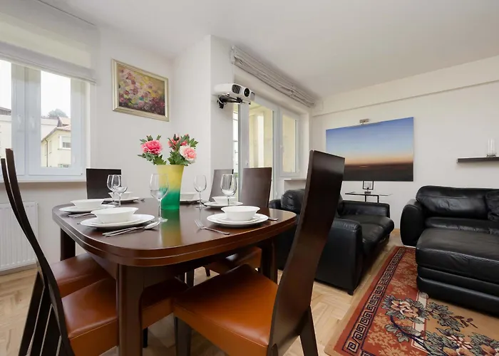 شقة Spacious With 4 Bedrooms And Parking In Warsaw's Ochota By Nolegi Renters وارسو