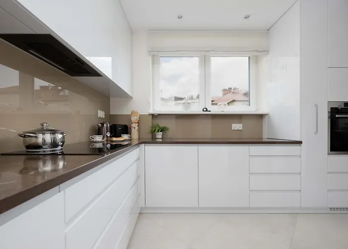 شقة Spacious With 4 Bedrooms And Parking In Warsaw's Ochota By Nolegi Renters *