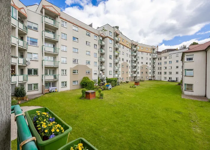 Spacious With 4 Bedrooms And Parking In Warsaw's Ochota By Nolegi Renters شقة وارسو