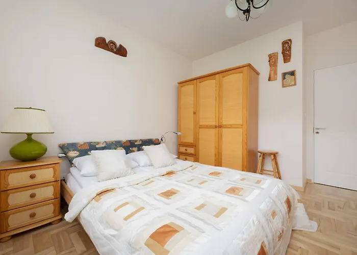 Spacious With 4 Bedrooms And Parking In Warsaw's Ochota By Nolegi Renters * وارسو