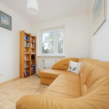 Apartamento Spacious With 4 Bedrooms And Parking In Warsaw's Ochota By Nolegi Renters Varsovia