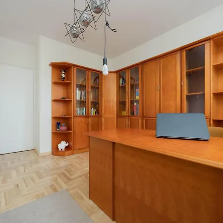 Spacious With 4 Bedrooms And Parking In Warsaw's Ochota By Nolegi Renters Apartamento Varsovia