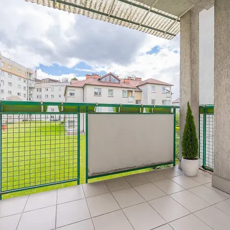 Spacious With 4 Bedrooms And Parking In Warsaw's Ochota By Nolegi Renters Apartamento