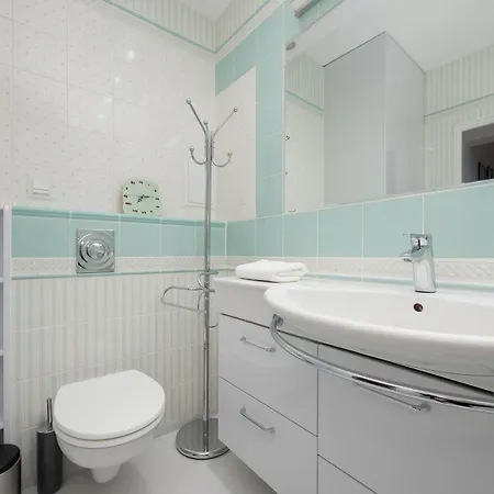 Spacious With 4 Bedrooms And Parking In Warsaw's Ochota By Nolegi Renters Varsovia