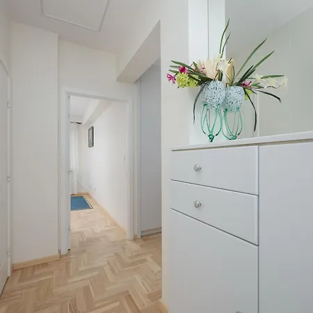 Spacious With 4 Bedrooms And Parking In Warsaw's Ochota By Nolegi Renters Apartamento Varsovia